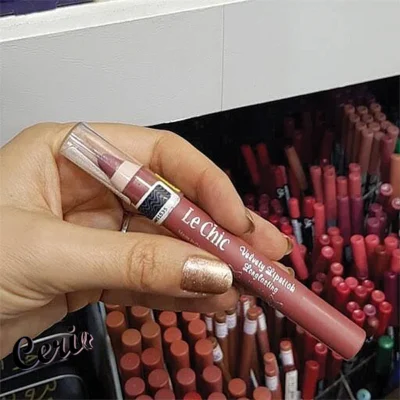 رژ لب مدادی لچیک 06 LeChic Velvety Lipstick